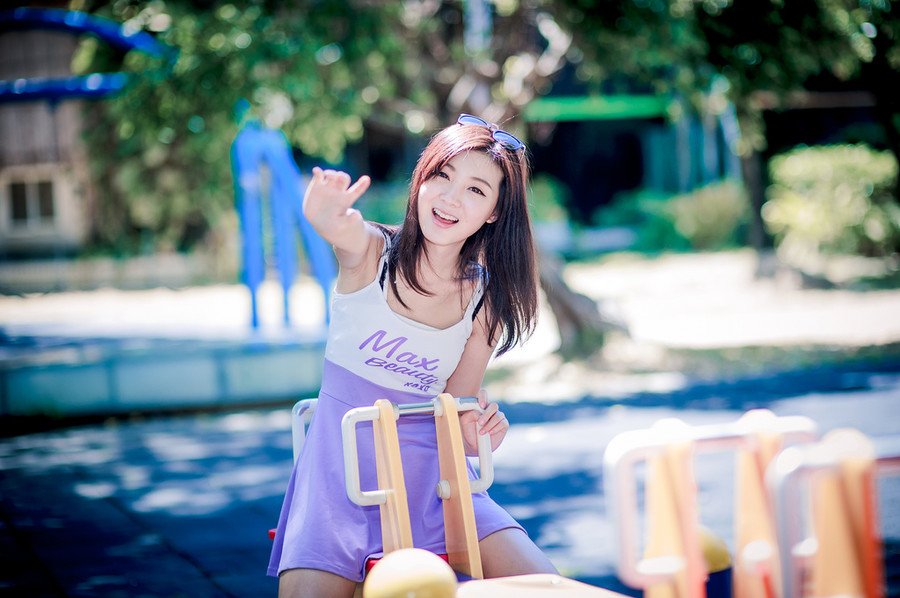 当你穿上了爱情的婚纱，我也披上了和尚的袈裟……